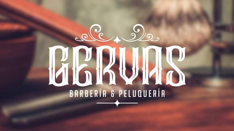 Puesto de trabajo del barbero con silla y espejo en Gervas